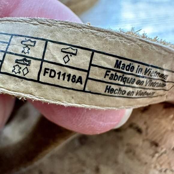 UGG Sandals Size 6.5  Nubuck Tan Lilah Strappy Suede Cork Wedge Hot! - Picture 9 of 12